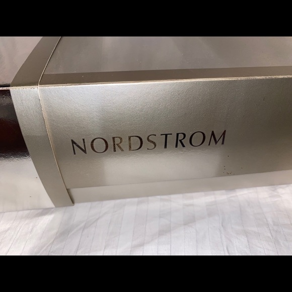 Guess - Picture 13 of 14